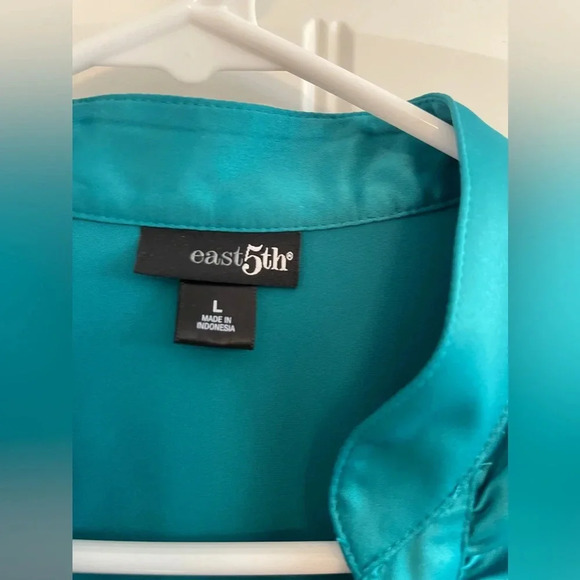 East 5th Large Green Sateen Ruffle Neck Cap Sleeve Tie waist belted blouse - Picture 4 of 9